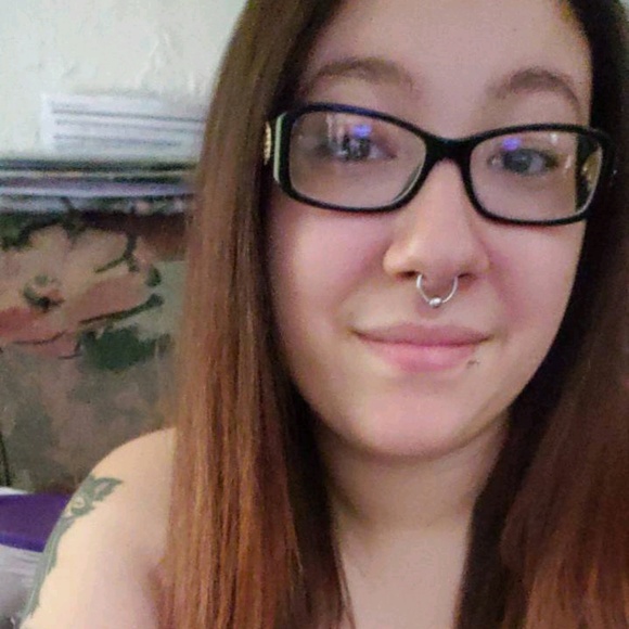 Meet your Posher, Taylor - Picture 2 of 6